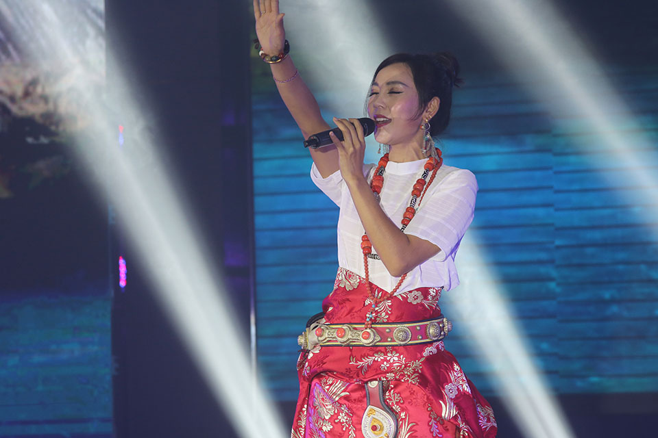 如何用辯證的思維看演藝公司